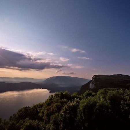 Confort Entre Lac Et Montagne Tresserve Esterno foto